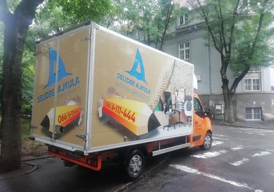 Selidba u centar grada, na Savski venac